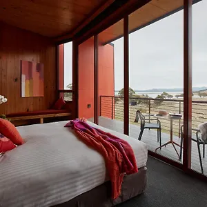 Iron Creek Bay Estate Hotel